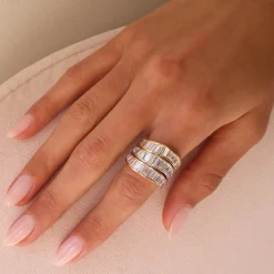 Store BAGUETTE DIAMOND WAVE RING Stacking
