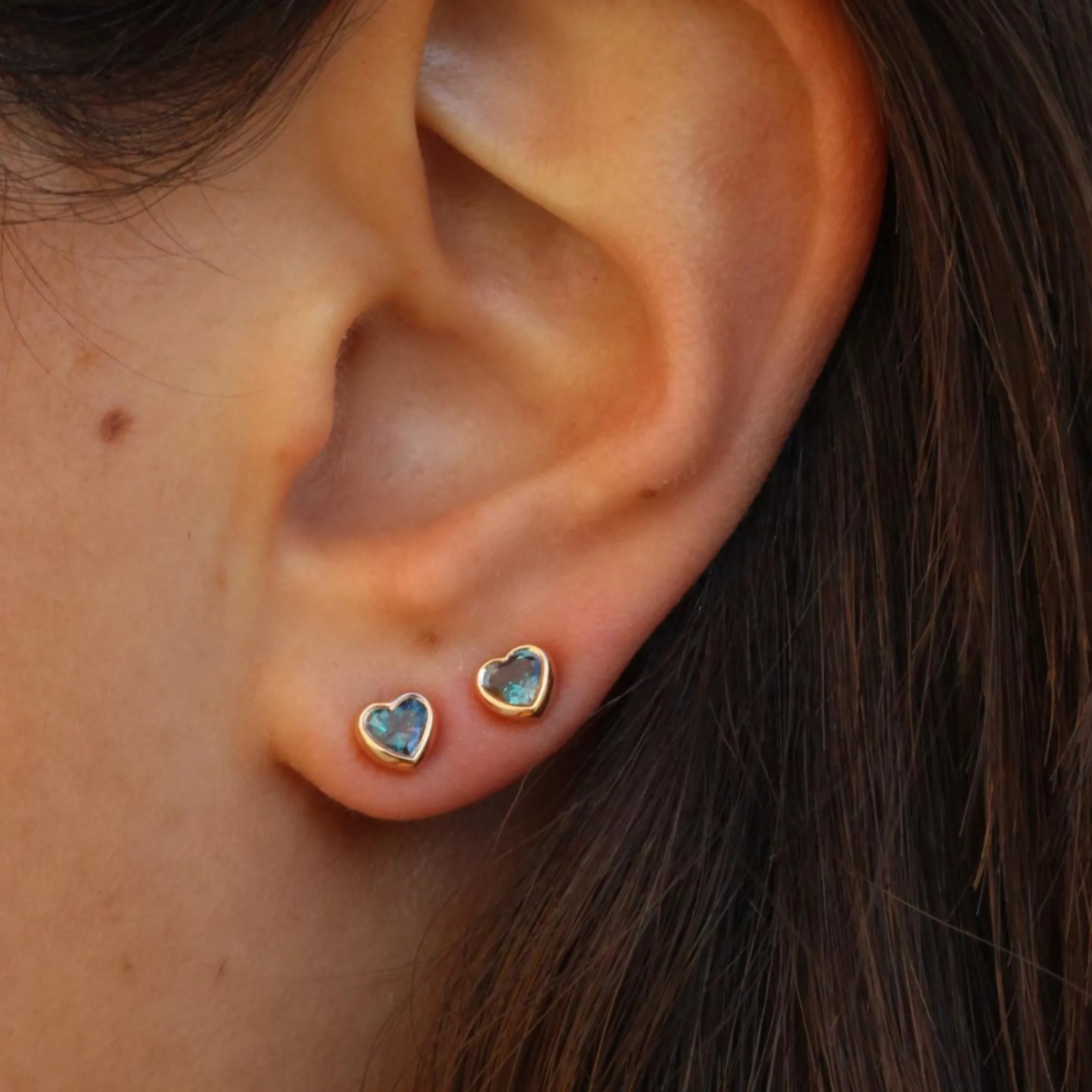 Online BEZELED HEART ALEXANDRITE STUDS One Of A Kind