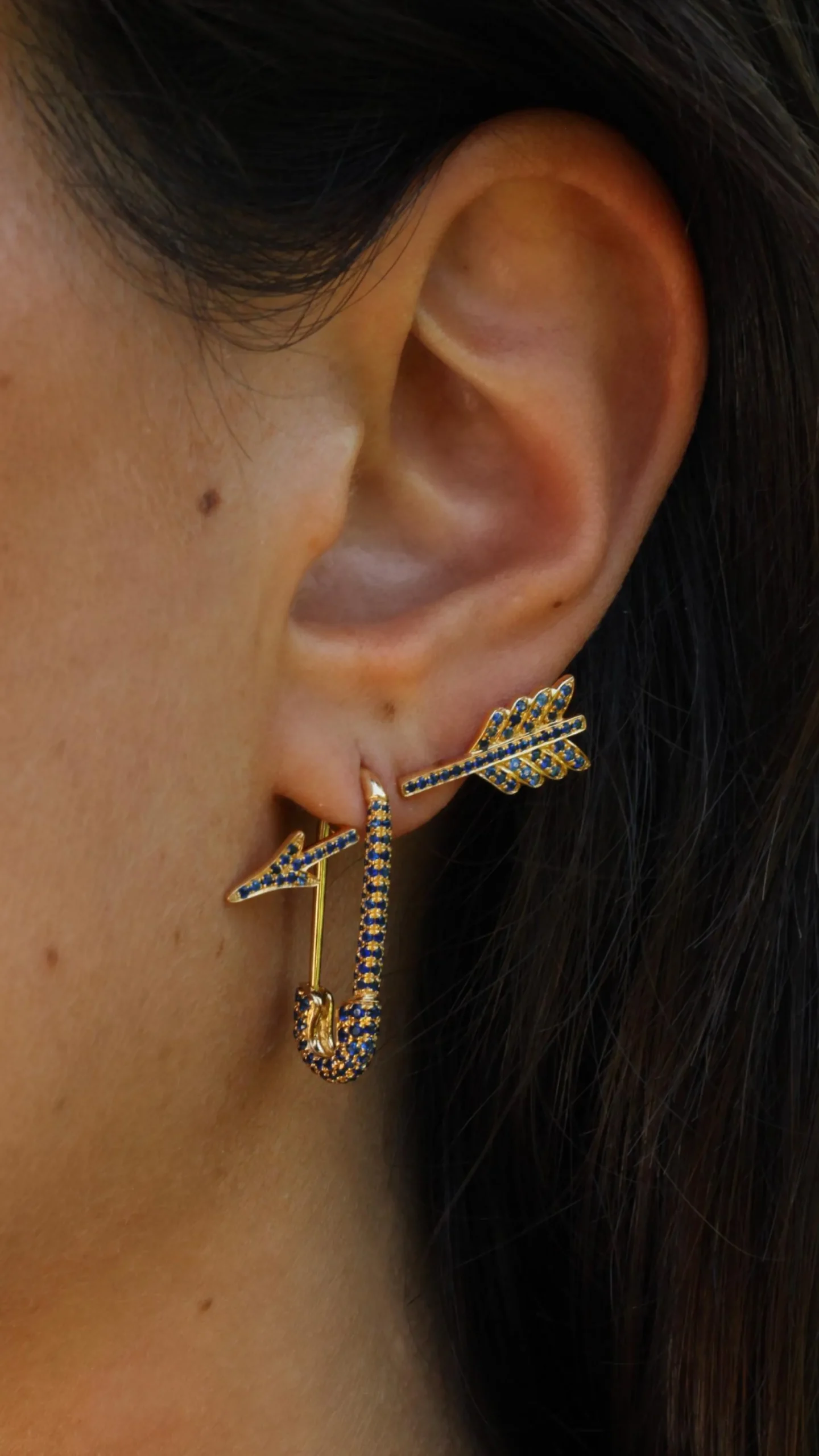 Fashion BLUE SAPPHIRE SAFETY PIN EARRING Safety Pins & Clips