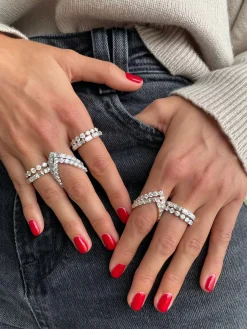 Best FLOATING BAGUETTE DIAMOND RING Stacking