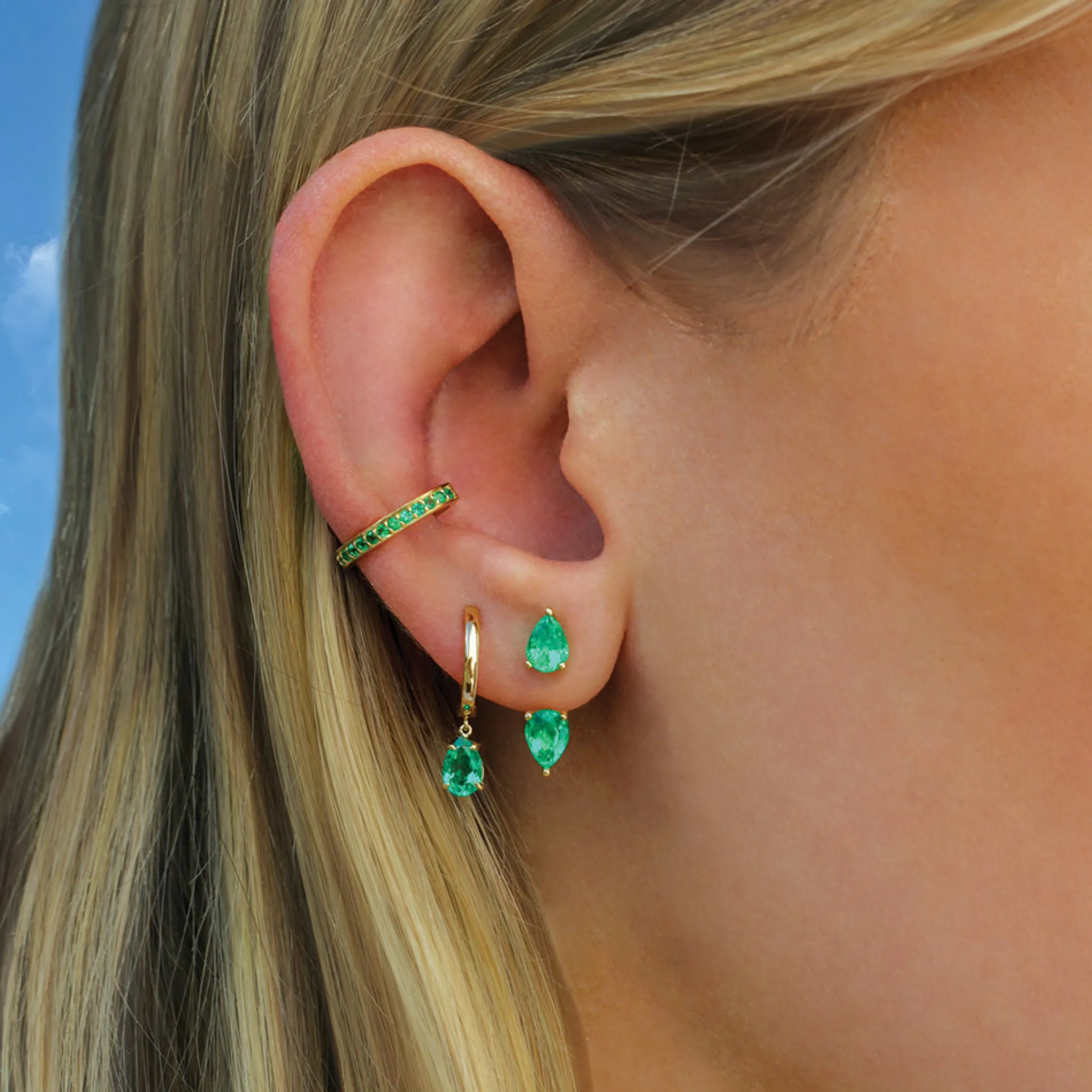 Discount SINGLE HUGGIE WITH PEAR-SHAPED EMERALD DROP Huggies