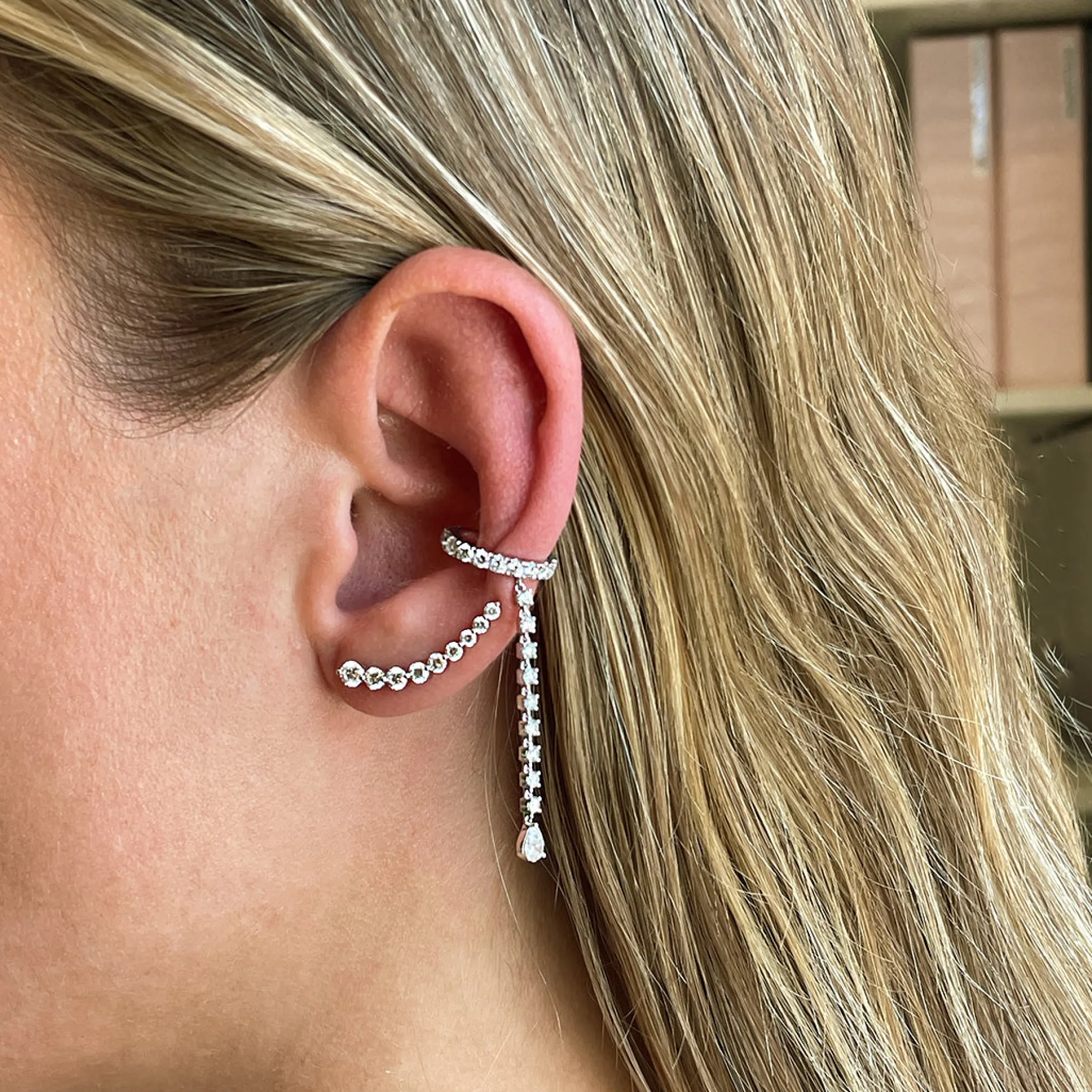 Store SINGLE ROW DIAMOND EAR CUFF WITH ROUND AND PEAR DIAMOND DROPS Ear Cuffs